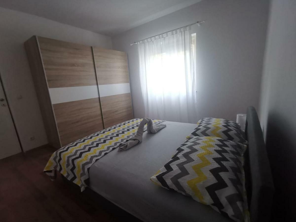Appartement Mala Kuca à Vodice Extérieur photo